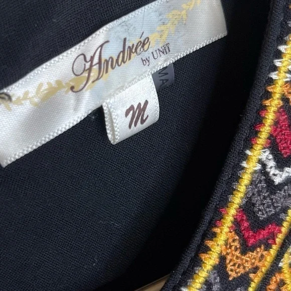 𝅺ANDRE'E by unit black long sleeve floral embroidered blouse - Picture 5 of 8